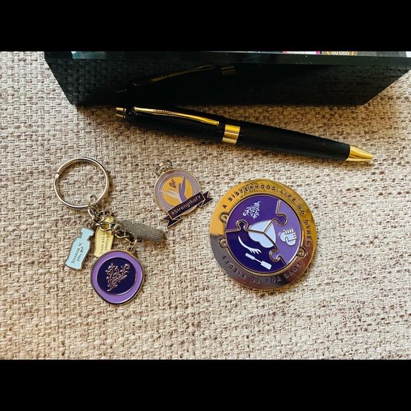 Younique Presenter Pins Awards and Shadowbox Bundle - Picture 3 of 6